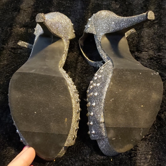 Heels - Picture 2 of 4